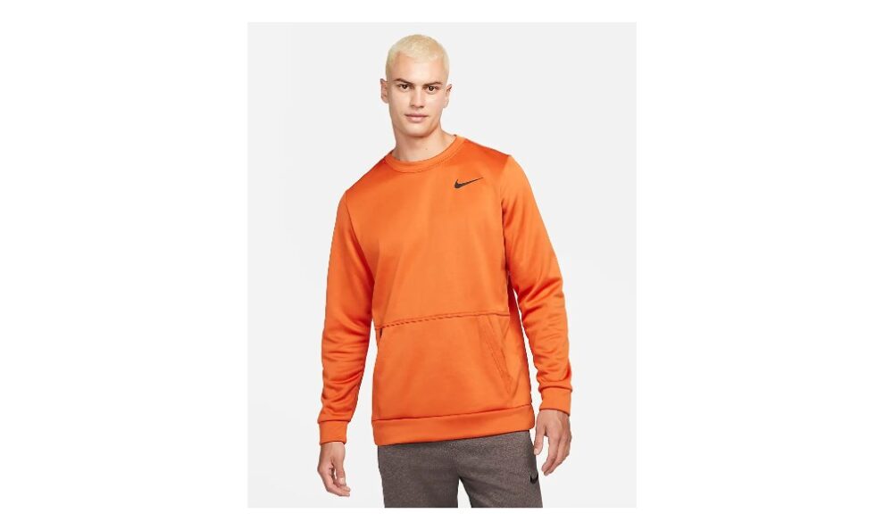 Nike Therma - Hombre rubio con sudadera naranja nike