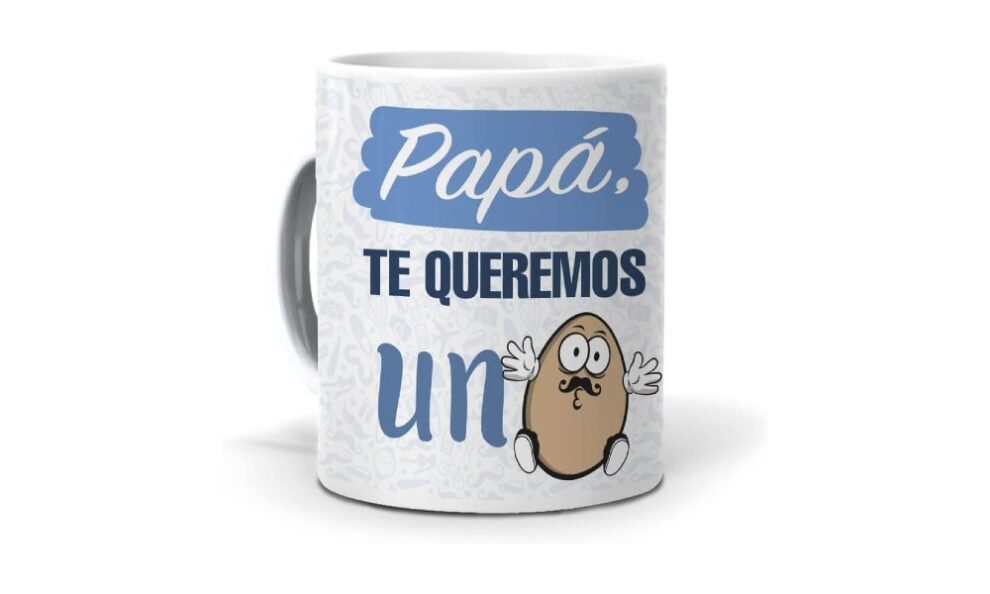 Taza blanca con el dibujo de un huevo y la frase 'Papá, te queremos un' 