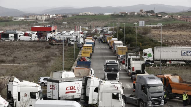 Caravana de camiones en Pamplona en el marco de las movilizaciones de los transportistas