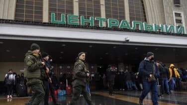 Rusia bombardea el centro de Kiev junto a la principal estación de tren de la ciudad