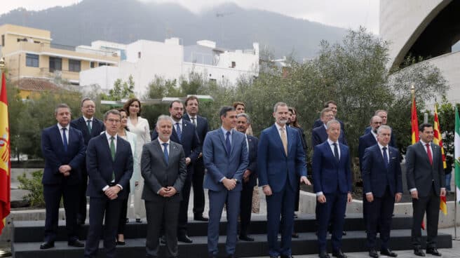 Foto de familia de la Conferencia de Presidentes en La Palma sin Aragonés.