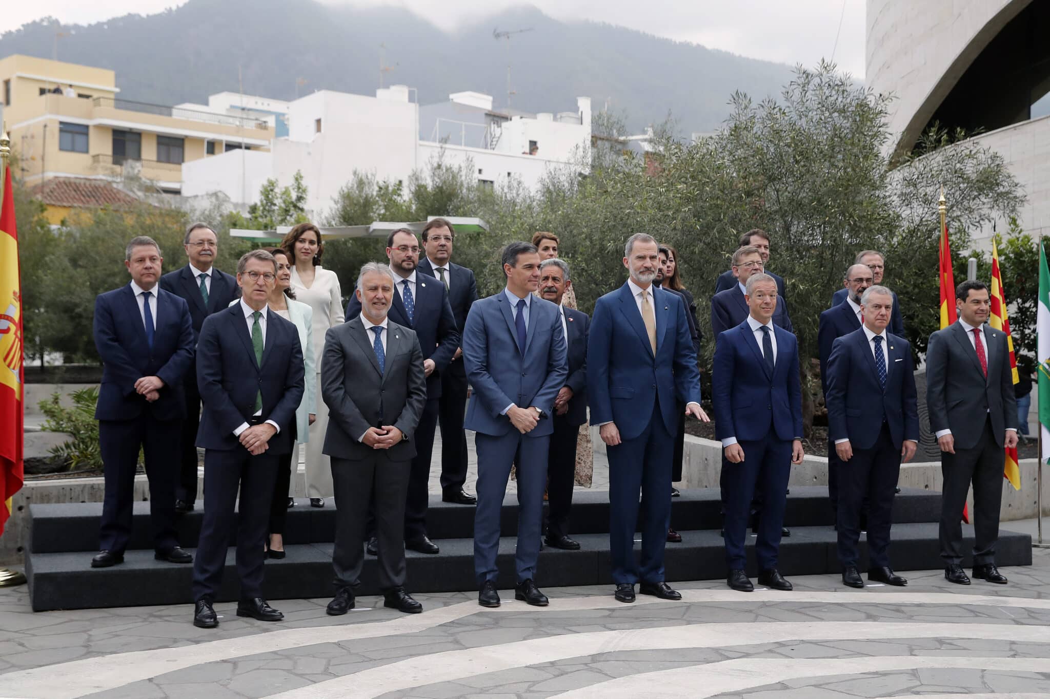 Foto de familia de la Conferencia de Presidentes en La Palma sin Aragonés.