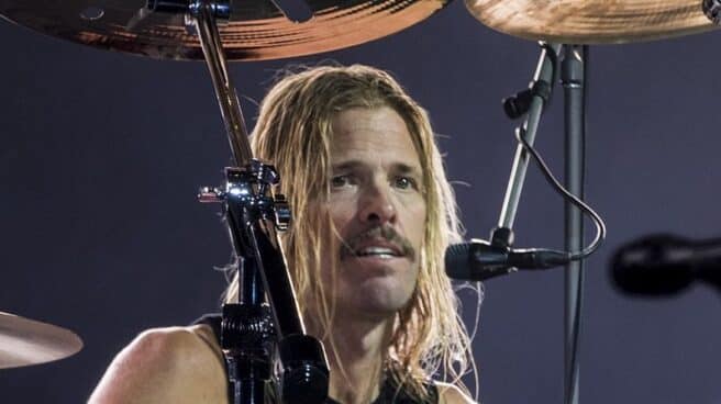 Taylor Hawkins subido al escenario