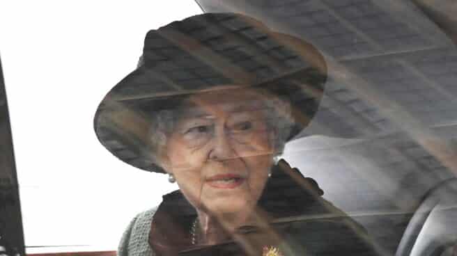 Reina Isabel II reaparece en funeral por el duque de Edimburgo Isabel II reaparece en el funeral por el duque de Edimburgo