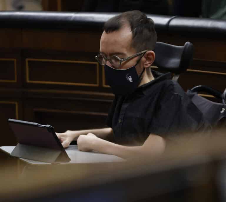 Bronca en el Congreso tras aludir Echenique a la "amistad" de Feijóo con el narco Marcial Dorado
