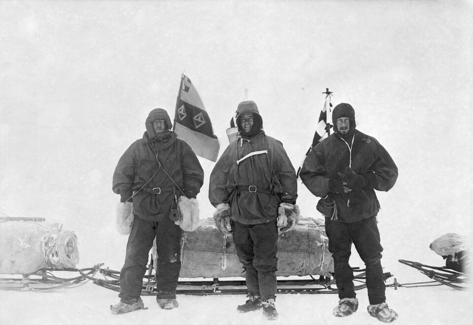 Ernest Shackleton (izquierda) junto a Robert Falcon Scott (centro) y Edward Wilson en la Antártida en noviembre de 1902.