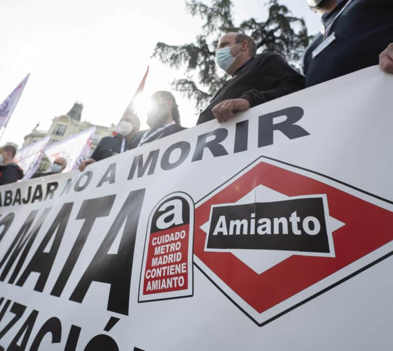 Los sindicatos exigen incluir a los trabajadores en el fondo público del amianto: "Era lo acordado"