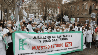 Sanitarios se manifiestan para exigir su jubilación a los 60 años