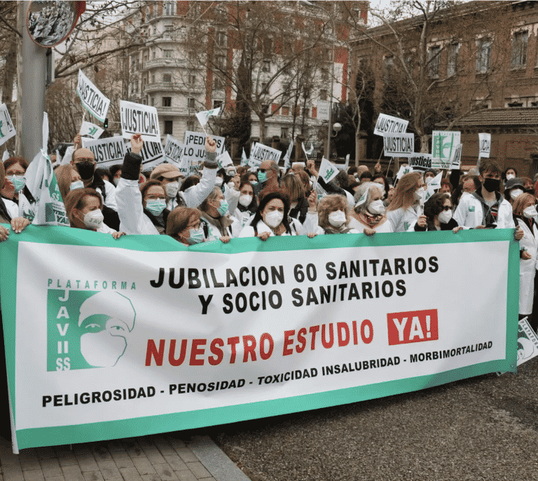 Sanitarios se manifiestan para exigir su jubilación a los 60 años