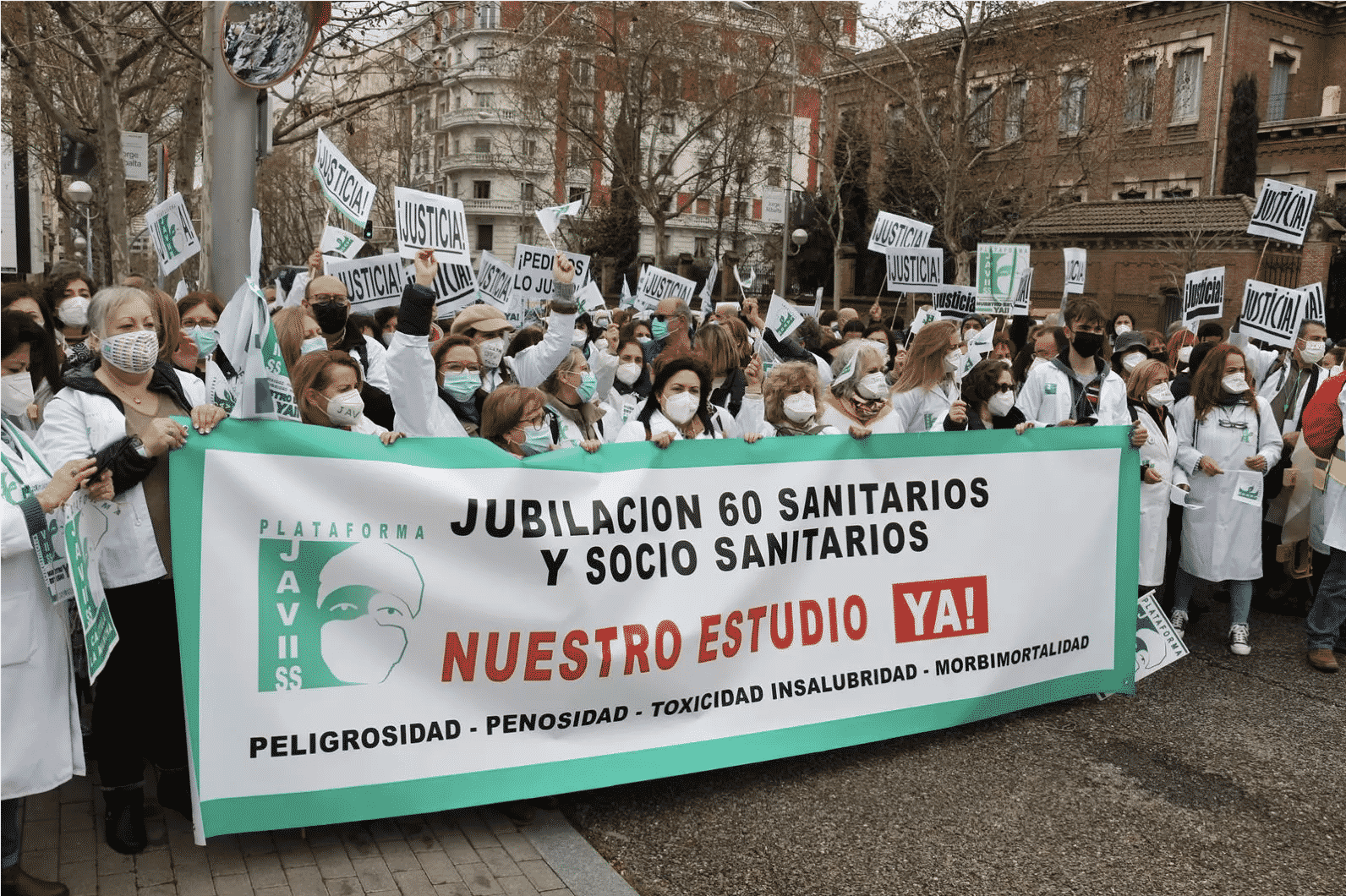 Sanitarios se manifiestan para exigir su jubilación a los 60 años