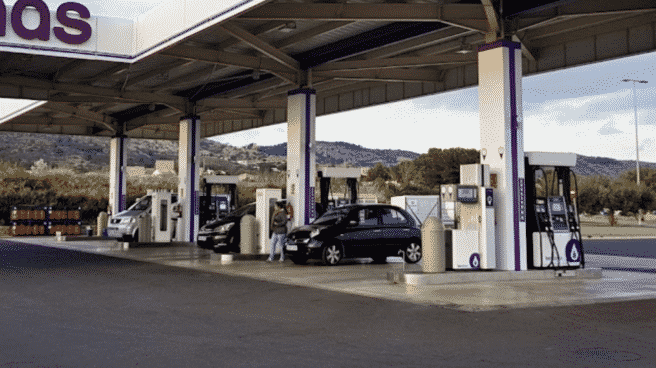Detenido por desvalijar a una familia ucraniana que huía en coche de la guerra Área de servicio AP-7