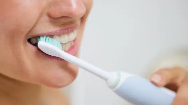 Ahorra 95 euros al comprar este cepillo de dientes eléctrico Philips Sonicare