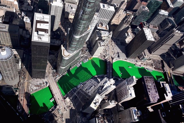 Panorámica de la ciudad de Chicago en la celebración de San Patricio.