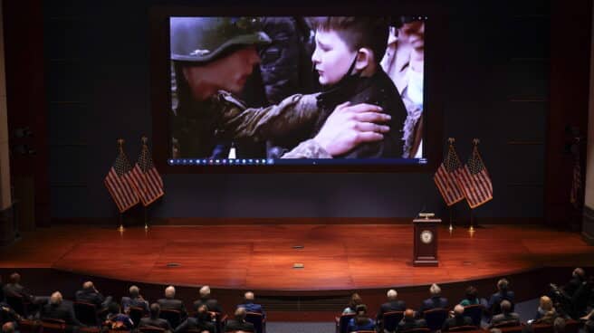 Zelenski muestra imágenes de la guerra en Ucrania a los congresistas de EEUU