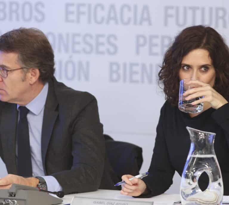Feijóo pactó el desahogo de Ayuso ante Casado con el compromiso de rebajar después la tensión