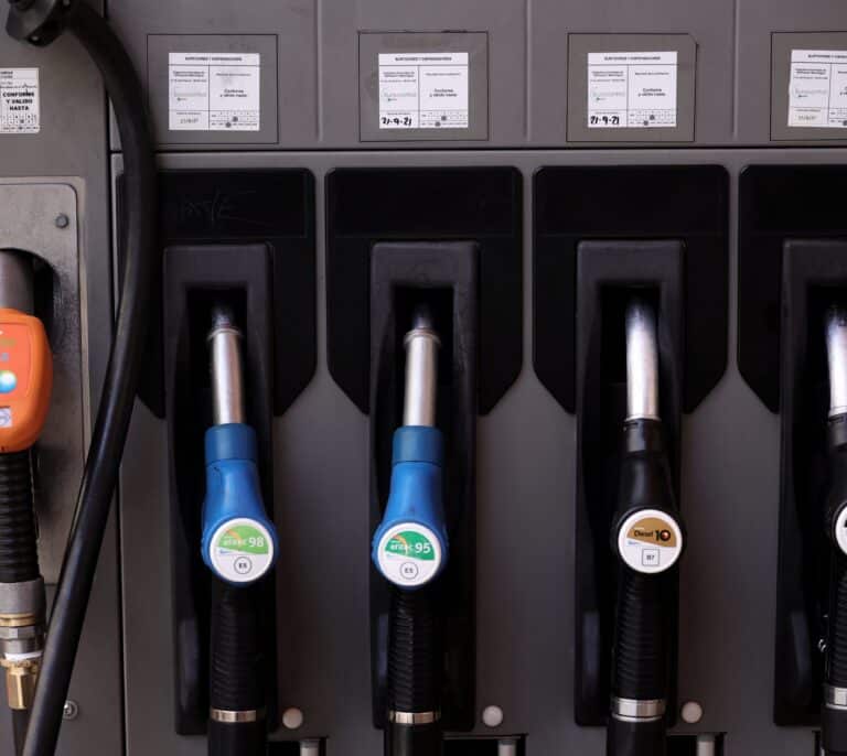 Hacienda y la ONIF investigan el posible origen fraudulento del diésel en 400 gasolineras