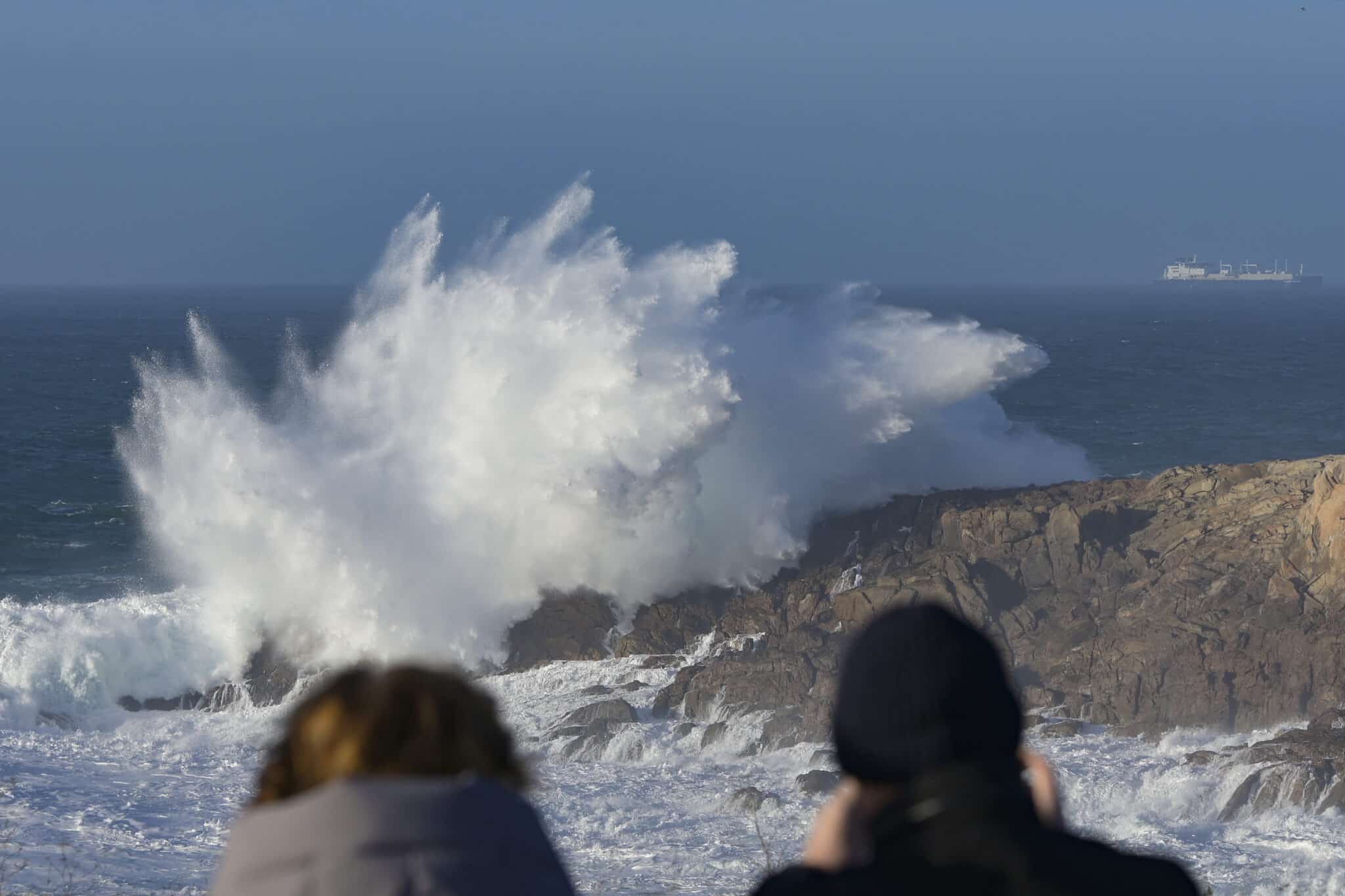 El oleaje pone en riesgo a la costa de Alicante y Murcia y las rissagas a Baleares