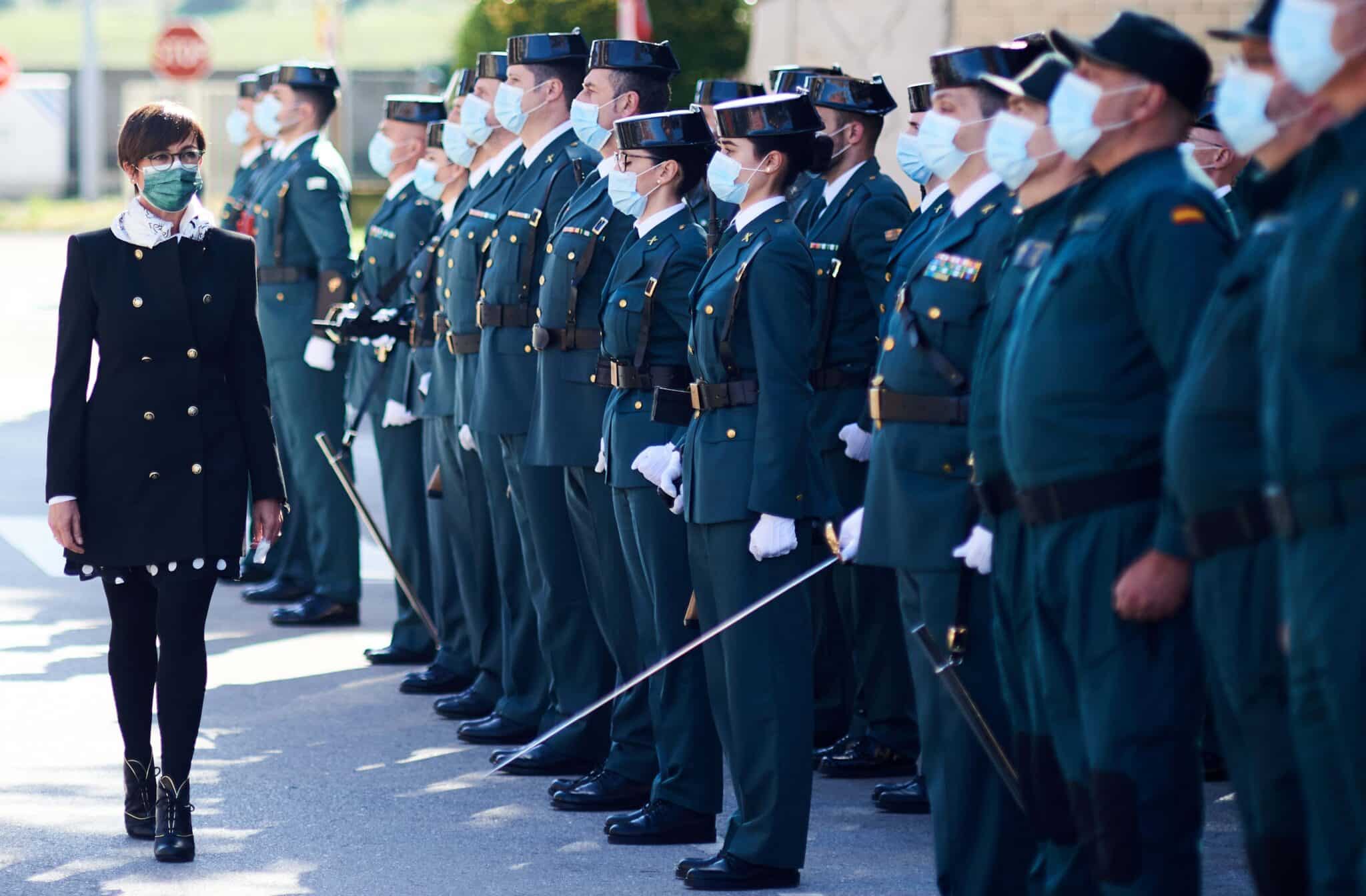 La directora de la Guardia Civil, María Gámez Gámez, pasa revista en Cantabria.