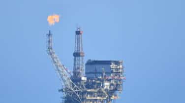 El precio del crudo Brent sube un 5% y se acerca a los 97 dólares