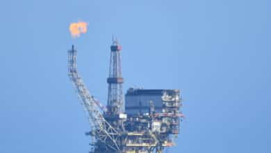 El precio del crudo Brent sube un 5% y se acerca a los 97 dólares