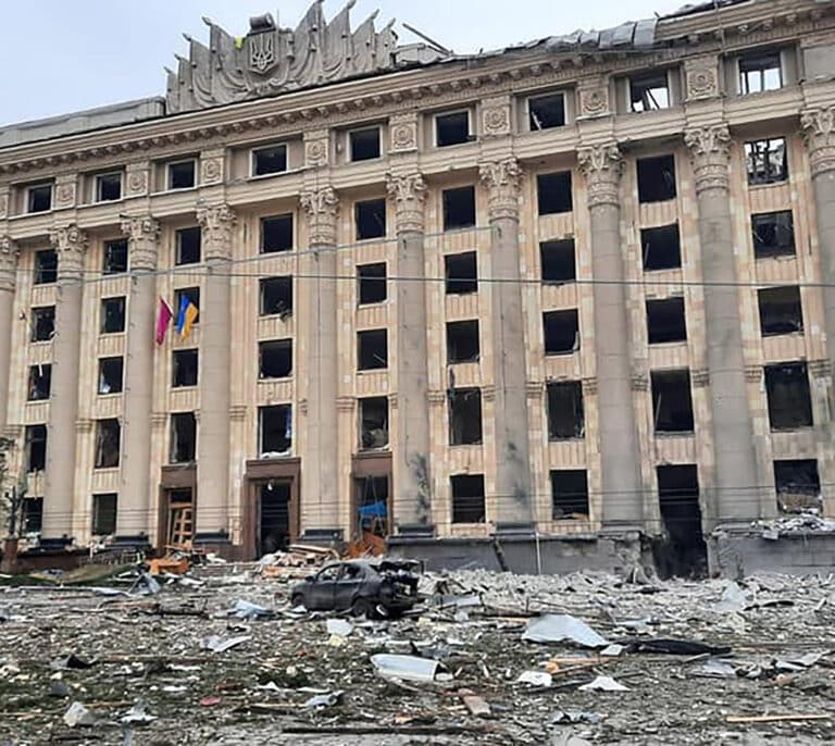 Zelenski describe el ataque con misiles contra la ciudad de Járkov como un "crimen de guerra"