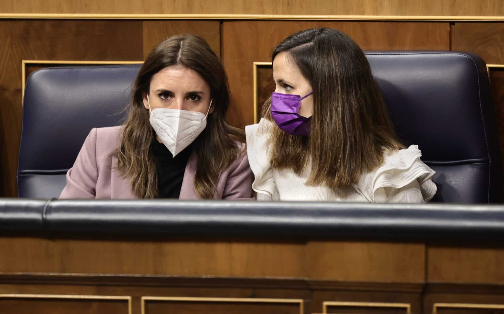 Las ministras Irene Montero e Ione Belarra en la sesión parlamentaria de este miércoles