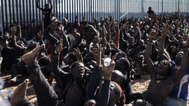 El día que 2.500 migrantes intentaron saltar la valla de Melilla a plena luz del día