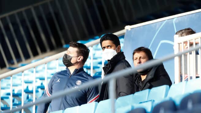 Mauricio Pochettino, Nasser Al-Khelaifi y Leonardo en la sesión de entrenamiento previa al partido contra el Real Madrid