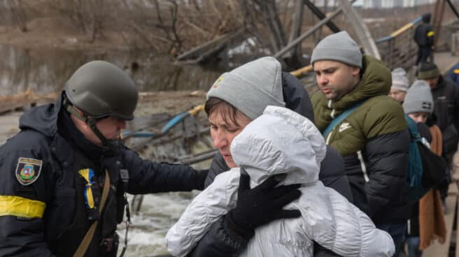 Evacuación de civiles en Irpin (Ucrania).