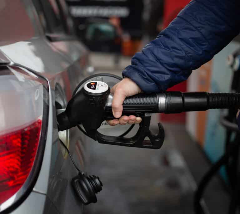 La subida del precio de los carburantes se come casi el 50% de los descuentos del Gobierno