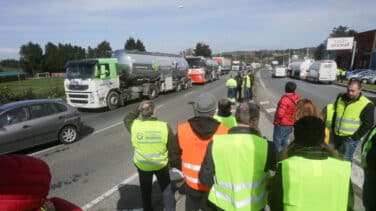 Patronal y sindicatos califican de "anecdótico" el seguimiento del paro de transportistas