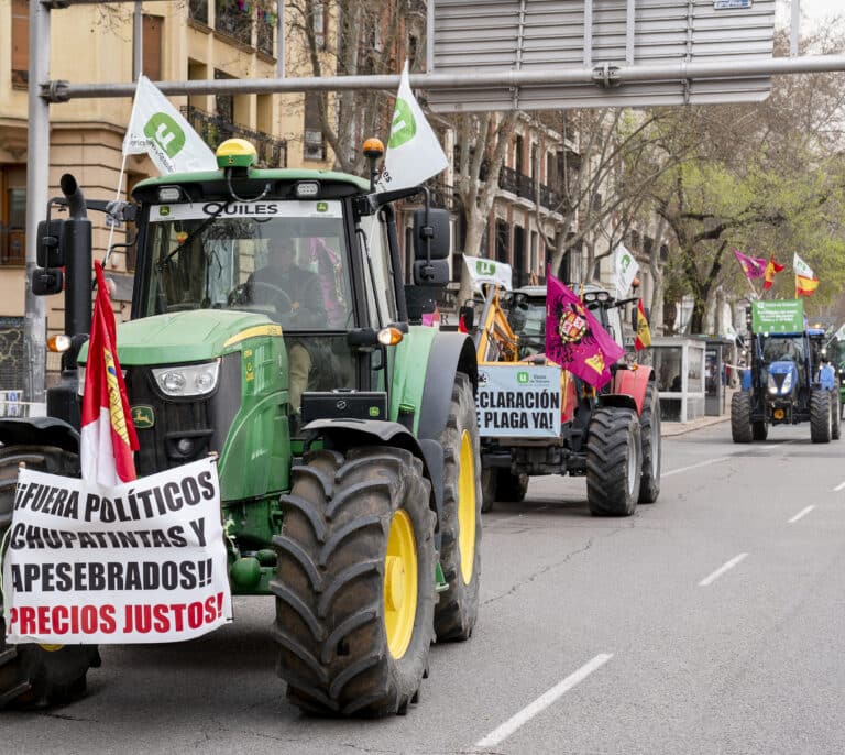 La DGT aclara si un tractor puede entrar en una ciudad