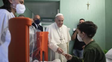 El Papa visita a 19 niños ucranianos ingresados en el Hospital del Vaticano