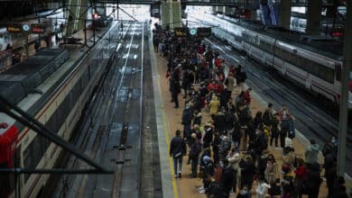 Adif y Renfe aún no saben cuándo se solucionará la avería que afecta a los Cercanías de Madrid