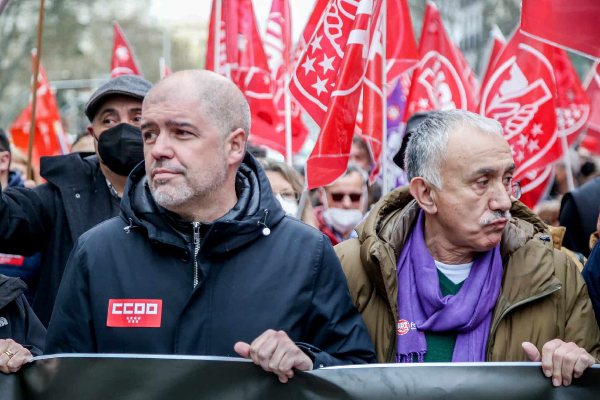 El secretario general de CCOO, Unai Sordo (izquierda), y el secretario general de UGT, Pepe Álvarez, durante una manifestación contra los altos precios de la energía eléctrica en Madrid.