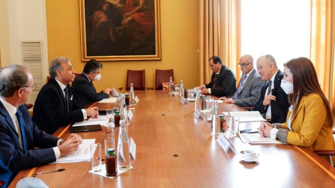 Argelia firma un "diálogo estratégico" con Italia con la energía como prioridad en plena crisis con España