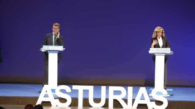 El presidente de la Xunta y candidato a liderar el PP, Alberto Núñez Feijóo, y la presidenta del PP de Asturias, Teresa Mallada. El presidente de la Xunta y candidato a liderar el PP, Alberto Núñez Feijóo, y la presidenta del PP de Asturias, Teresa Mallada.