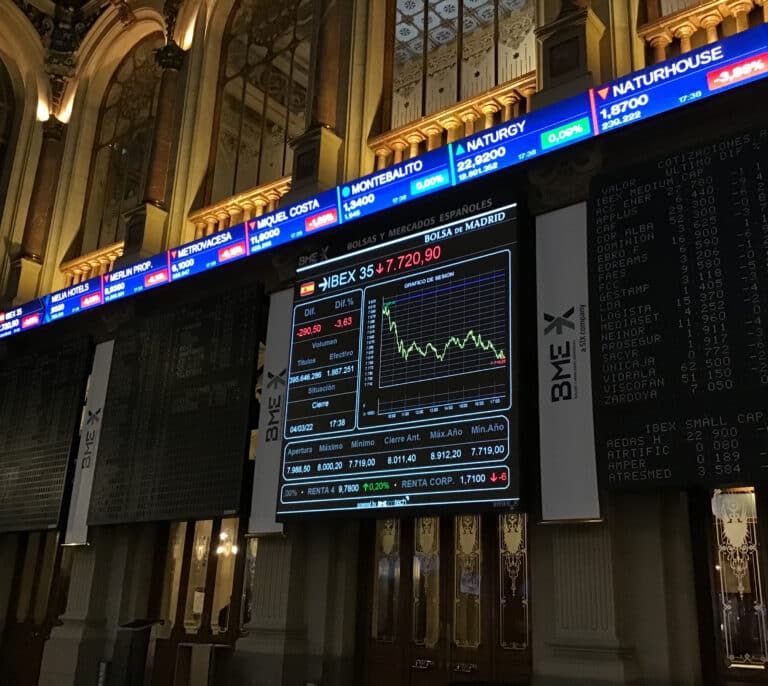 Indecisión en las bolsas europeas que cierran plano a la espera de la Fed