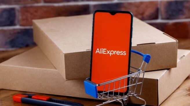 Las mejores ofertas por el Aniversario de AliExpress Carrito de la compra con un móvil dentro