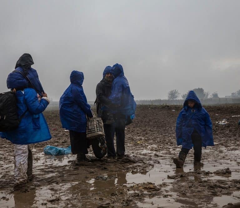 La tragedia de los refugiados en Europa ayer y hoy, en diez imágenes