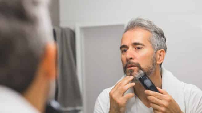 Maquinilla de afeitar eléctrica de Braun con descuento en AliExpress Hombre afeitándose con una maquinilla eléctrica