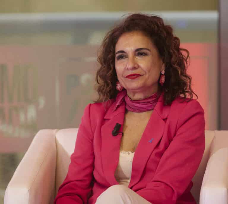 Los expertos advierten al Gobierno de que bajar el IVA a la gasolina será "una gota en el océano"