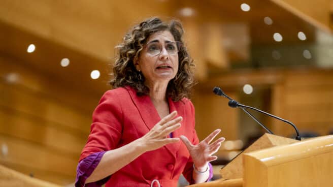 La ministra de Hacienda, María Jesús Montero, interviene en una sesión de control al Gobierno en el Senado.