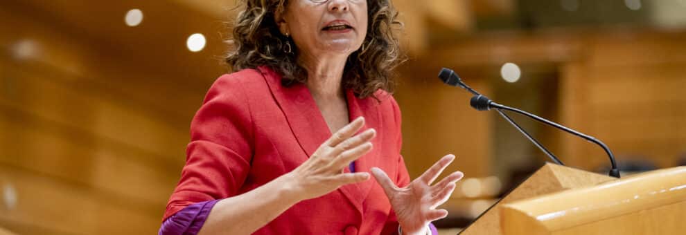 La ministra de Hacienda, María Jesús Montero, interviene en una sesión de control al Gobierno en el Senado.