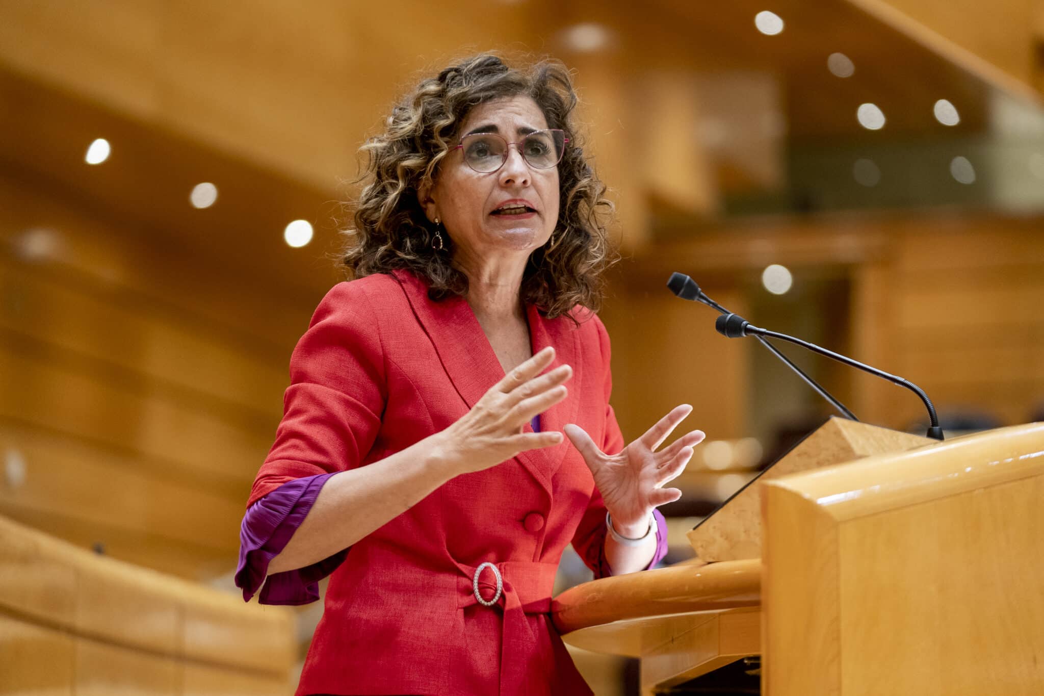 La ministra de Hacienda, María Jesús Montero, interviene en una sesión de control al Gobierno en el Senado.