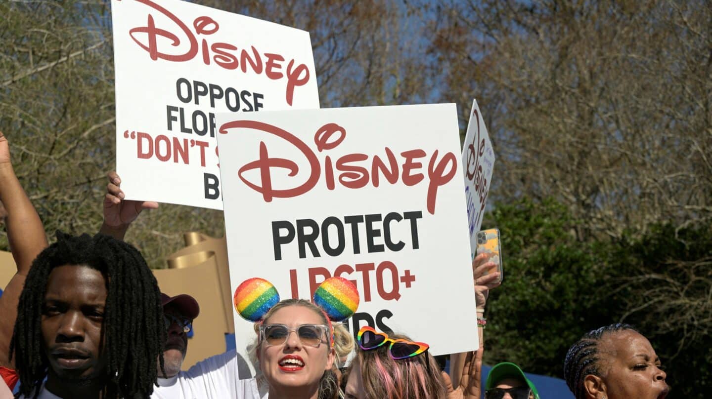 Caos en Disney: la homosexualidad potencia la crisis en el 'Reino Mágico'