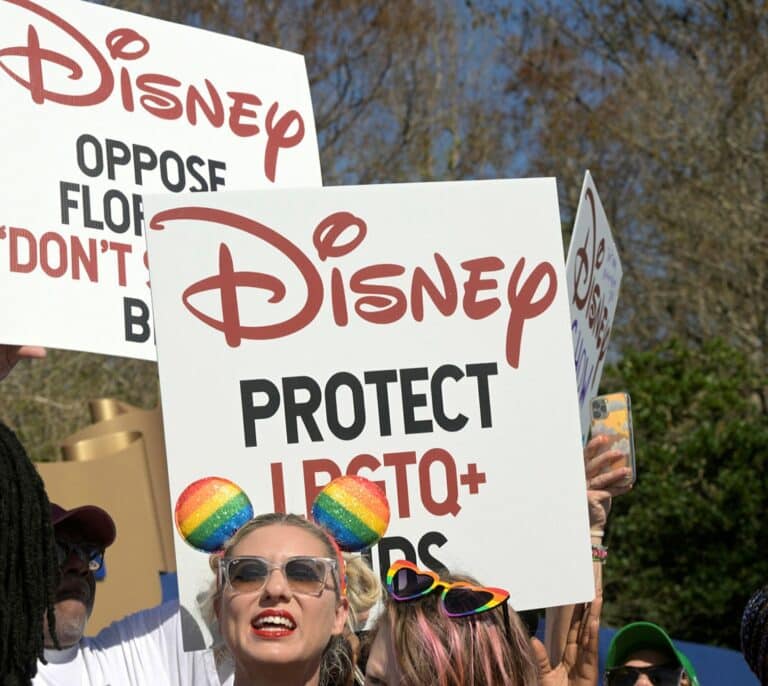 Caos en Disney: la homosexualidad potencia la crisis en el 'Reino Mágico'
