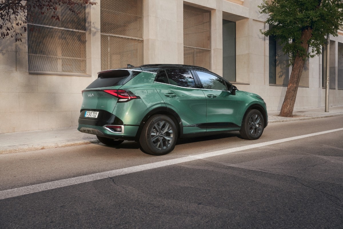 Coche SUV de Kia Sportage en color verde