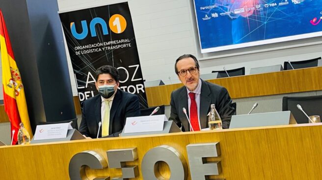 El Presidente de UNO, Francisco Aranda (Dcha.), y el consejero de Transportes e Infraestructuras de la Comunidad de Madrid, David Pérez. El Presidente de UNO, Francisco Aranda (Dcha.), y el consejero de Transportes e Infraestructuras de la Comunidad de Madrid, David Pérez.