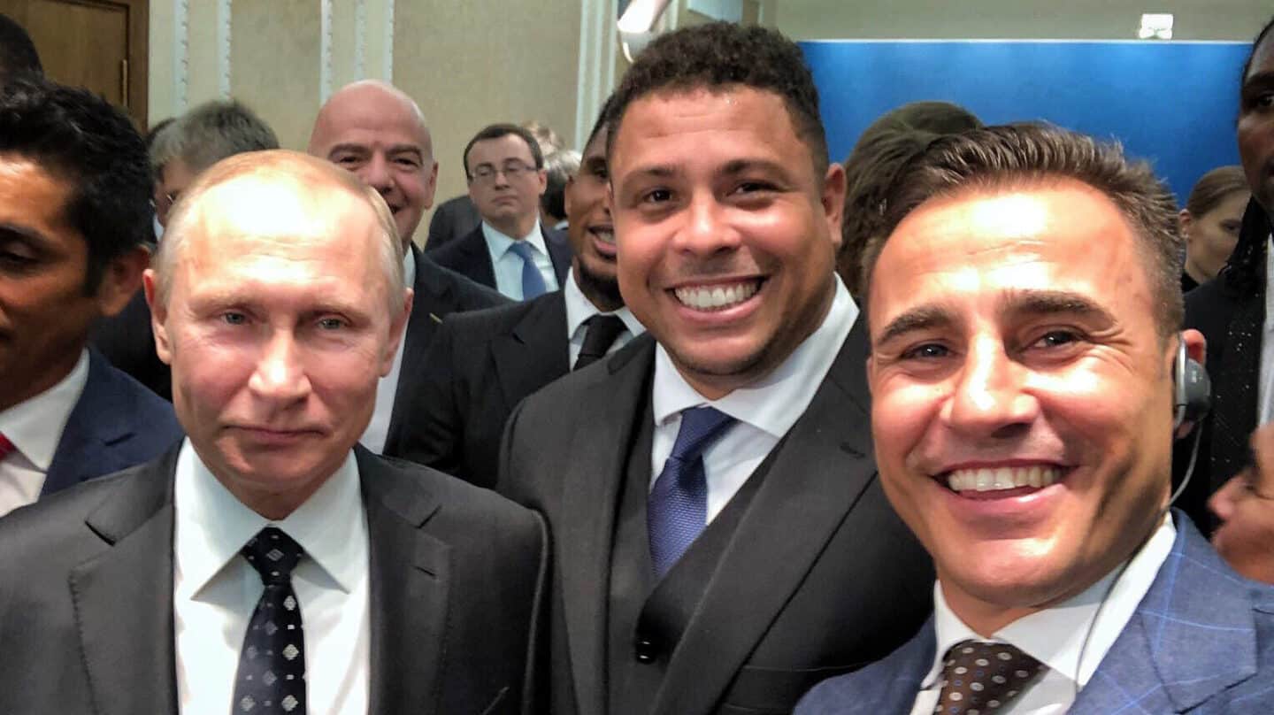 Vladimir Putin junto a Ronaldo y Fabio Cannavaro durante el Mundial de Rusia 2018